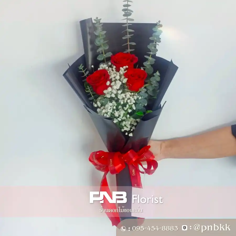 ภาพส่งจริง ช่อกุหลาบแดง 3 ดอก ห่อดำ (Classic Trio) - PNB Florist ณ ขอนแก่น อำเภอเมืองขอนแก่น ขอนแก่น