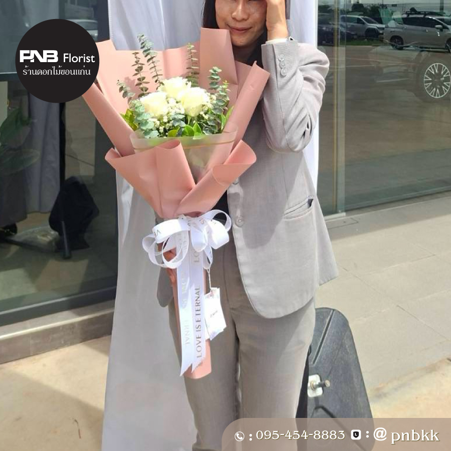 ภาพส่งจริง ช่อกุหลาบสดโทนสีขาวครีม รุ่น Simple Love บริการจัดส่งช่อดอกไม้แสดงความยินดีถึงโชว์รูมรถยนต์ ร้านดอกไม้ พีเอ็นบี ฟลอริสท์ ขอนแก่น ณ โชว์รูมรถในเขตขอนแก่น