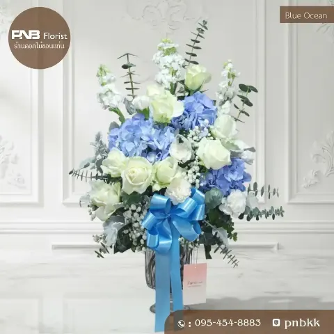 แจกันดอกไฮเดรนเยียสีฟ้าผสมกุหลาบขาว สดชื่น สบายตา PNB Florist