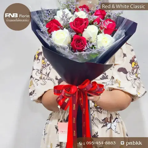 ช่อกุหลาบแดงผสมขาว ห่อกระดาษสีดำ ผูกริบบิ้นแดงหรูหรา ของขวัญวันครบรอบ ขอนแก่น
