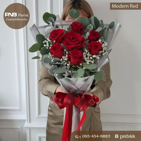 ช่อกุหลาบแดง ห่อกระดาษสีเงินเมทัลลิก สไตล์โมเดิร์น PNB Florist ขอนแก่น