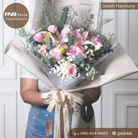 ช่อดอกลิลลี่สีชมพูผสมกุหลาบชมพู ช่อใหญ่ ห่อกระดาษสีขาวครีม ดูแพงและอ่อนหวาน ส่งฟรีขอนแก่น