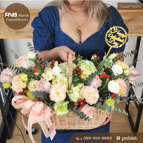 กระเช้าดอกไม้สดสีพาสเทล พีช ชมพู สำหรับเยี่ยมไข้ ร้านดอกไม้ขอนแก่น