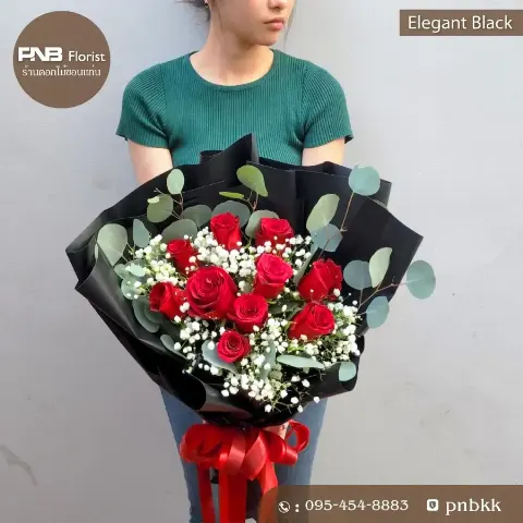 ช่อกุหลาบแดงห่อกระดาษสีดำ หรูหราและเท่ ร้านดอกไม้ PNB Florist ขอนแก่น